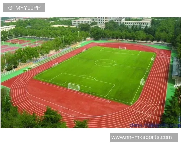 暨南大学足球场周边环境与设施分析及其对校园生活的影响探讨